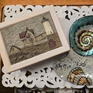 Musical jewelry keepsake shells Oceanside lighthouse seagulls box